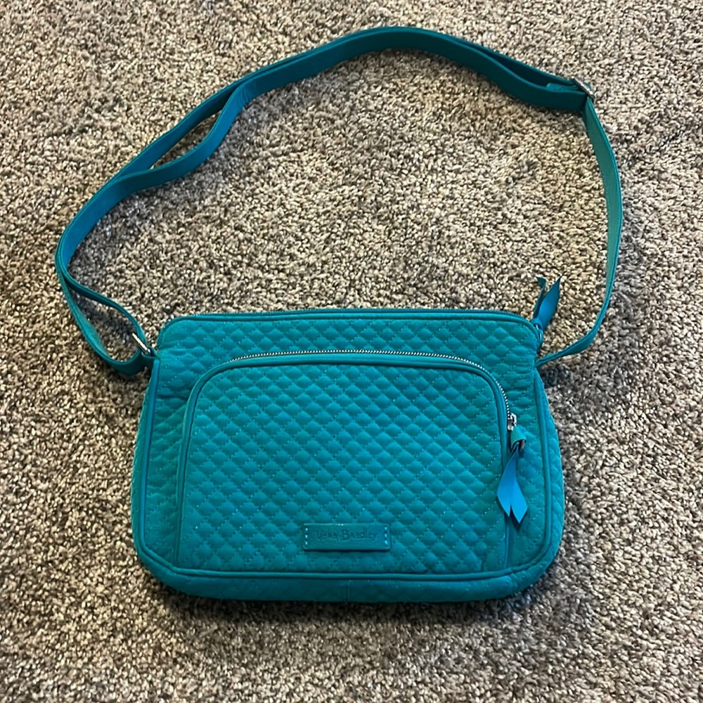 In Like NEW Condition Vera Bradley Crossbody Bag